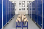 spogliatoio allestito con panca standard blu 200 cm