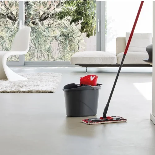 Pulizia del pavimento domestico con soluzioni efficaci